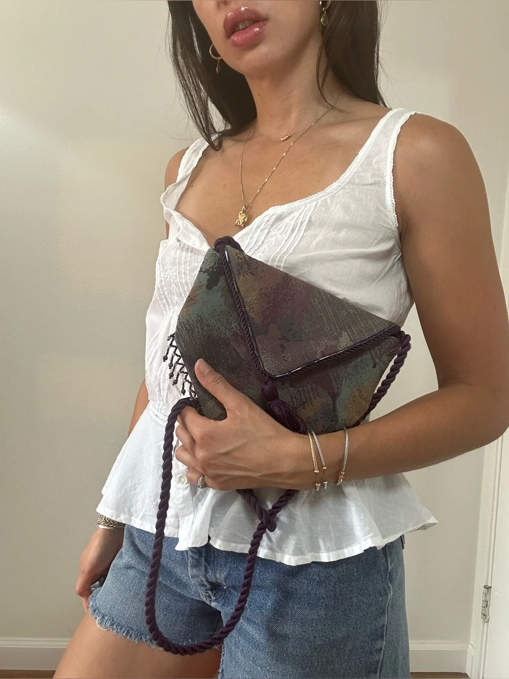 Vintage 80’s Woven Envelope Crossbody Carpet Bag in Multicolor Fringe Beaded